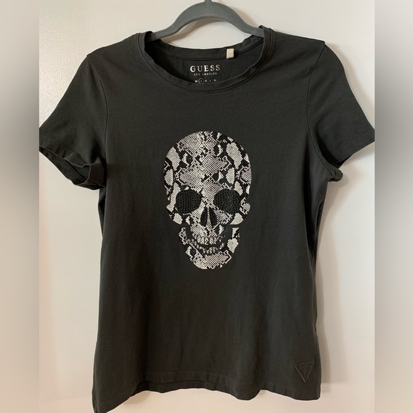 Guess skull design t-shirt. - Picture 2 of 6